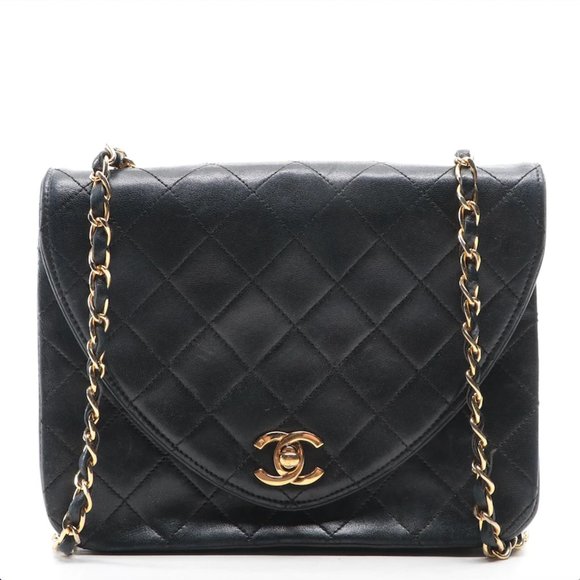 CHANEL Handbags - Chanel Vintage CC Flap Shoulder Bag